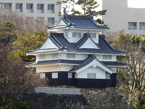 復元された吉田城の鉄櫓