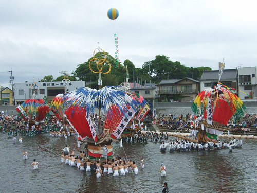 川渡り神幸祭の山笠