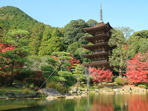 瑠璃光寺五重塔
